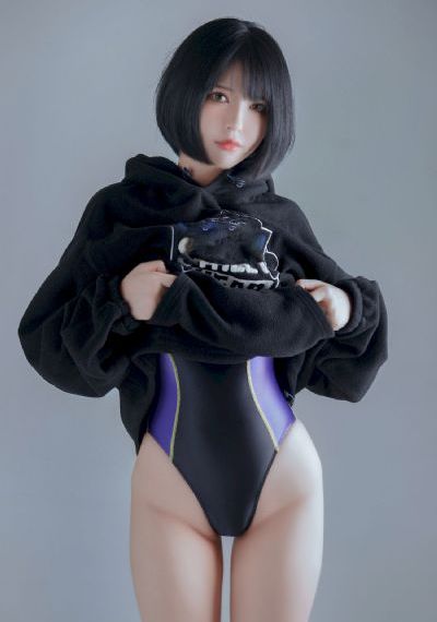 年轻的邻居少妇